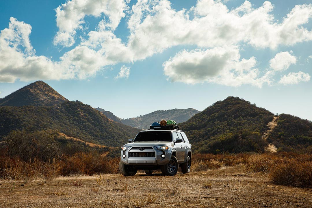 vue avant du Toyota 4Runner 2021 sur un terrain hors route