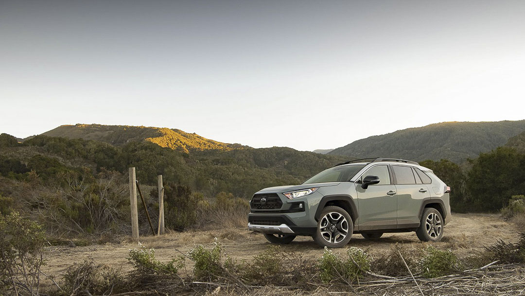 lateral front view of the 2021 Toyota RAV4