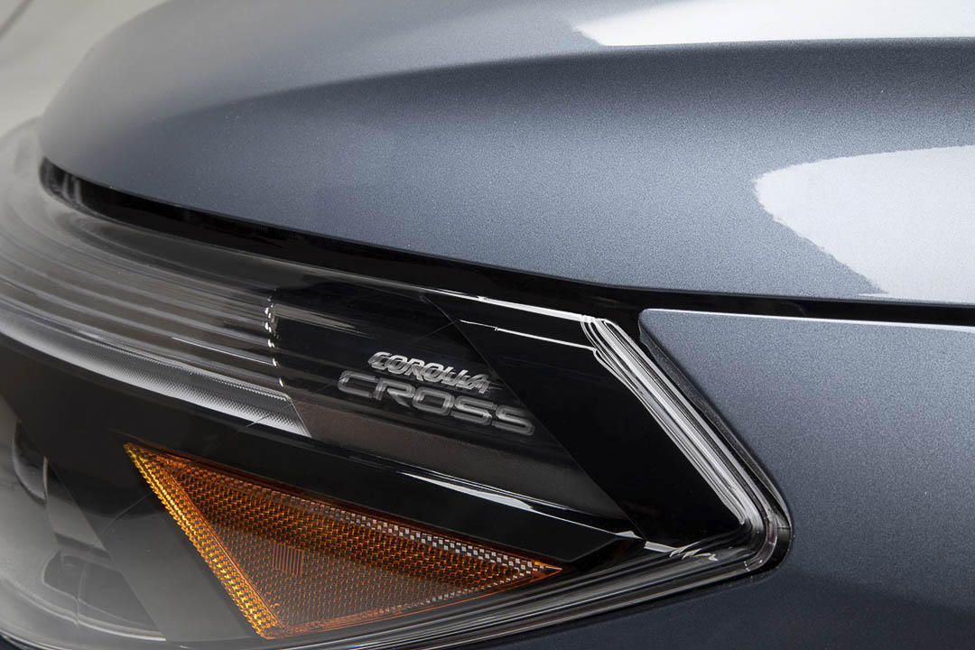 Le phare de route automatique titré COROLLA CROSS du VUS sous-compact