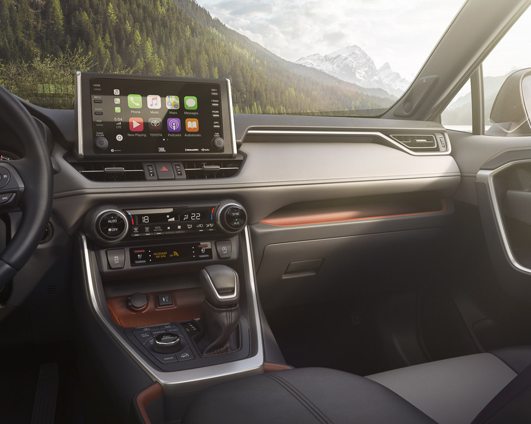 vue de l'écran tactile et de la planche de bord du Toyota RAV4 2022