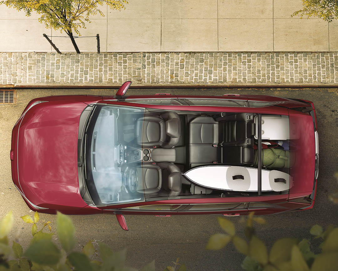 vue en contre-plongée du Toyota RAV4 2022
