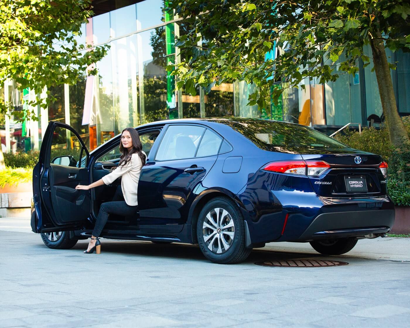 lateral rear view of the 2022 Toyota Corolla hybrid