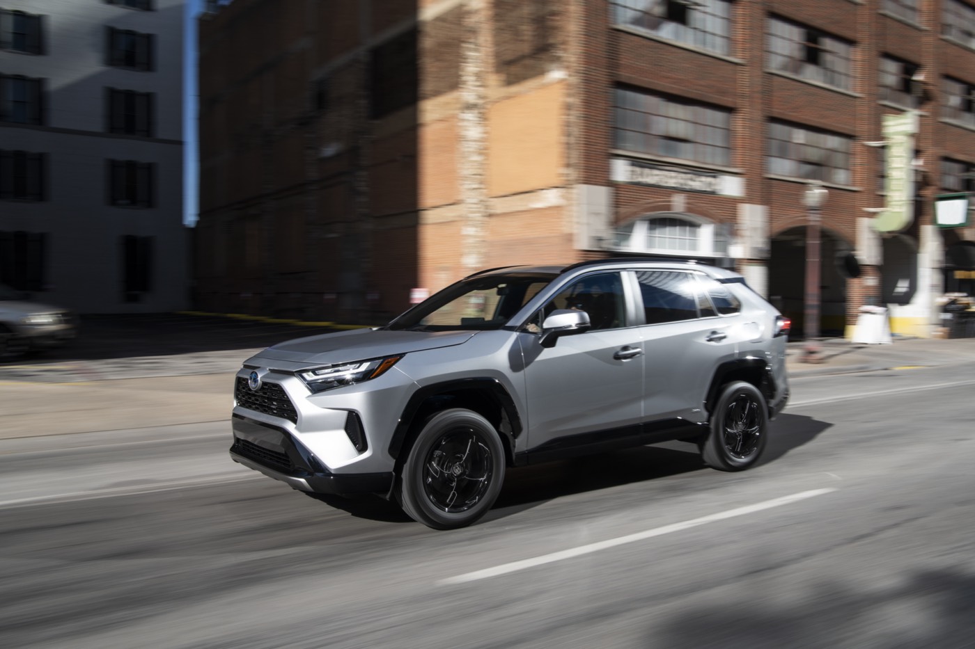 lateral front view of the 2022 Toyota RAV4 hybrid