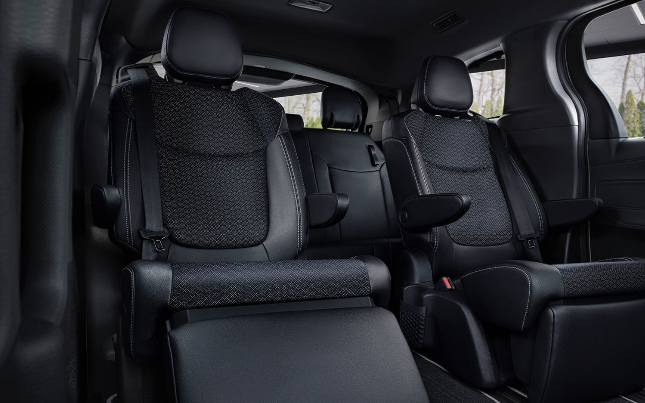 vue de l'habitacle d'un Toyota Sienna 2023