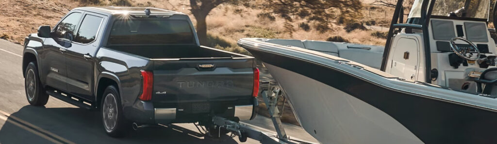 Sherbrooke toyota blog avril TUNDRA 2025 VS SILVERADO IMAGE2 1024x298