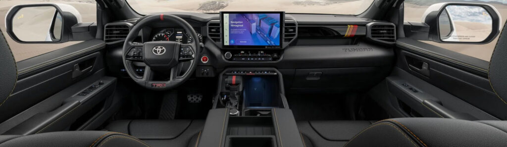 Sherbrooke toyota blog avril TUNDRA 2025 VS SILVERADO IMAGE3 1024x298